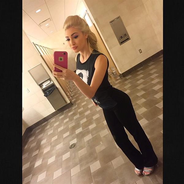 Anna Faith Carlson taking a selfie