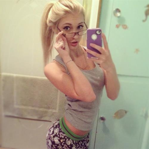 Anna Faith Carlson taking a selfie