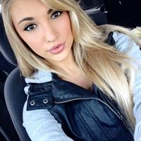 Anna Faith Carlson taking a selfie