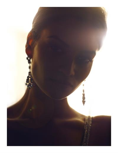 Shanina Shaik taking a selfie