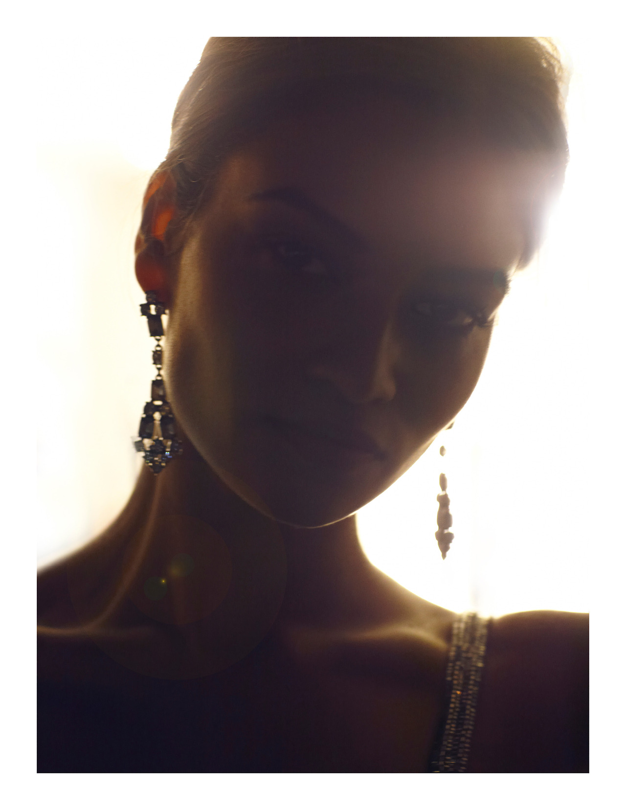 Shanina Shaik taking a selfie