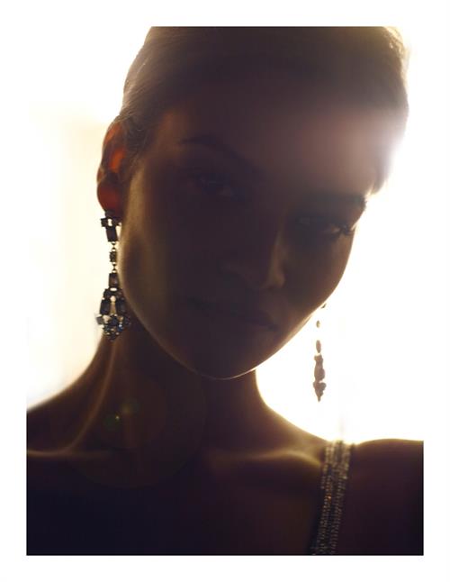 Shanina Shaik taking a selfie