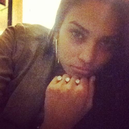 Shanina Shaik taking a selfie