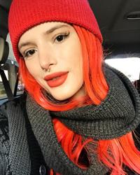 Bella Thorne taking a selfie