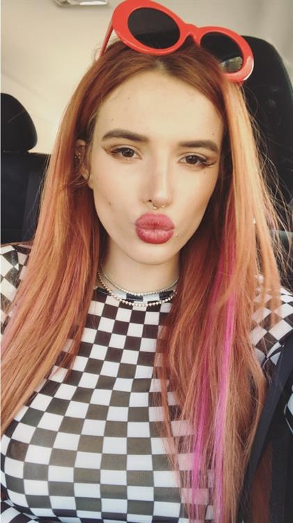 Bella Thorne taking a selfie