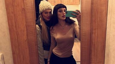 Bella Thorne taking a selfie