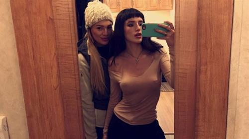 Bella Thorne taking a selfie