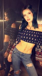 Bella Thorne taking a selfie