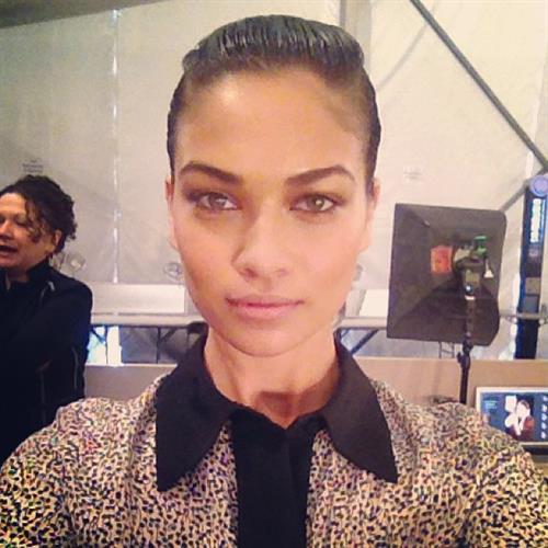 Shanina Shaik taking a selfie