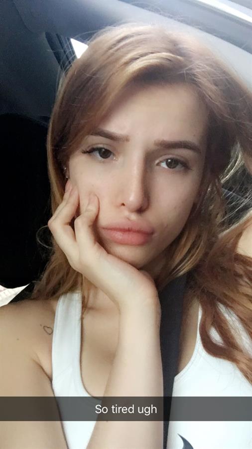 Bella Thorne taking a selfie