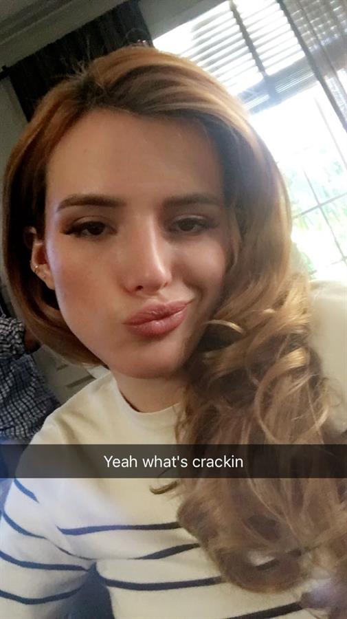 Bella Thorne taking a selfie