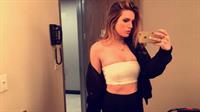Bella Thorne taking a selfie