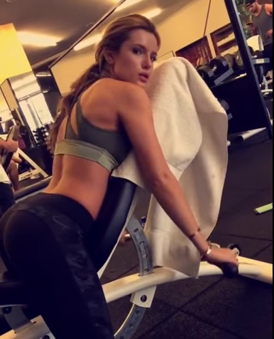 Bella Thorne taking a selfie