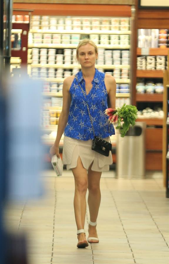 Diane Kruger shops at the Gelsons in Los Feliz August 21, 2014