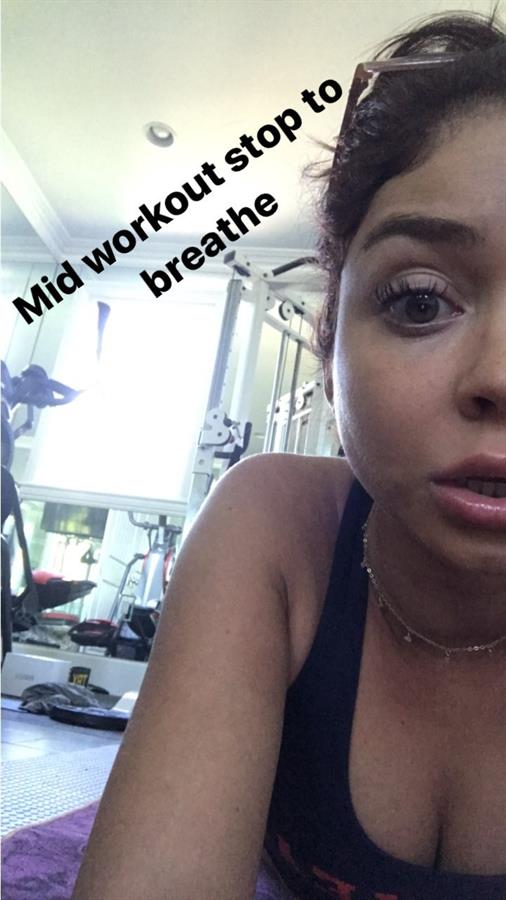 Sarah Hyland taking a selfie