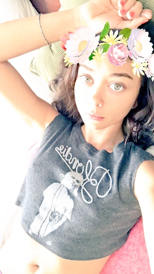 Sarah Hyland taking a selfie