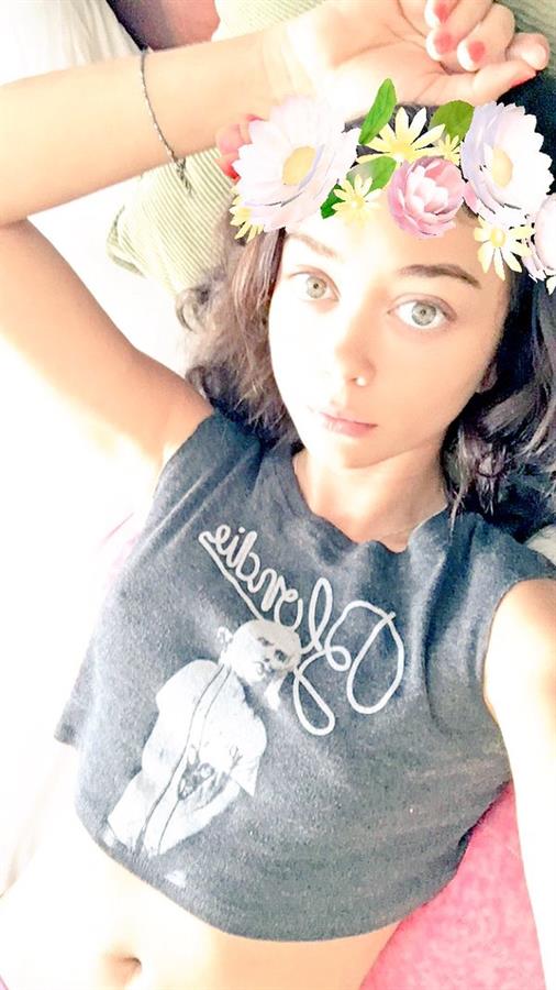 Sarah Hyland taking a selfie