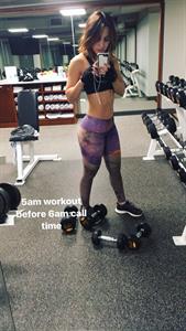 Francia Raisa taking a selfie