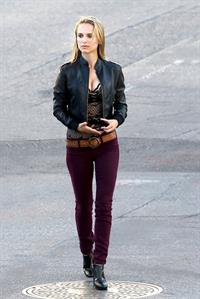 Natalie Portman on the set of a Terrence Malick film in Austin 10/20/12 