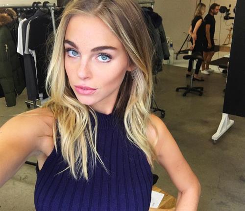 Elizabeth Turner taking a selfie