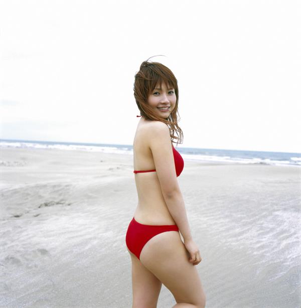 Natsumi Abe in a bikini - ass