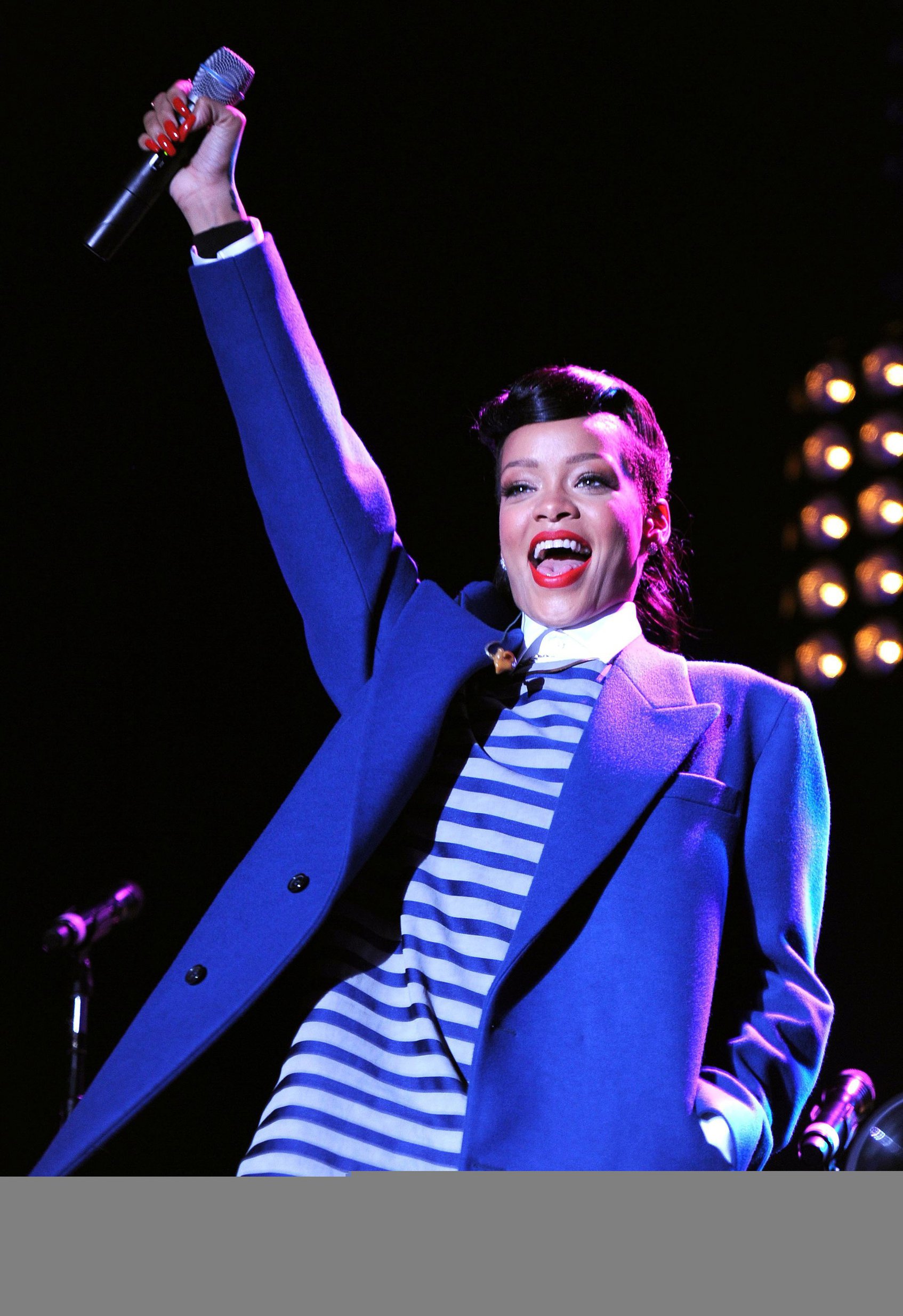 Rihanna Westfield Stratford Lights London Switch On - Performance (November 19, 2012) 