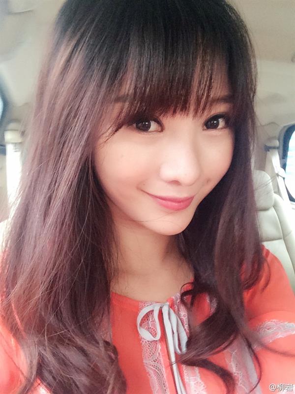 Ada Liu Yan taking a selfie