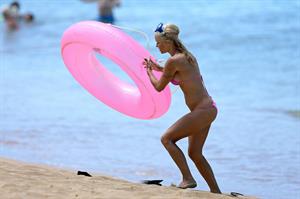 Pamela Anderson and e-husband Rick Salomon continue their Hawaiian vacation - August 15, 2013 