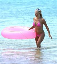 Pamela Anderson and e-husband Rick Salomon continue their Hawaiian vacation - August 15, 2013 
