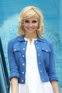 Pixie Lott - Launches the new Samsung Galaxy S3 in London (May 30, 2012)