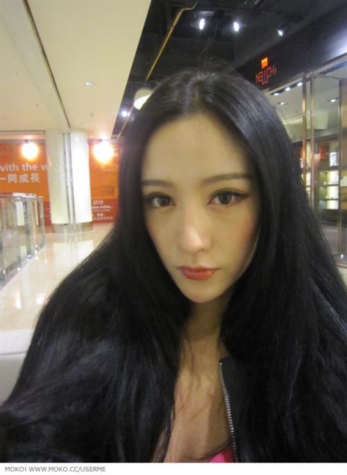 Cee Liu Zi Xi taking a selfie