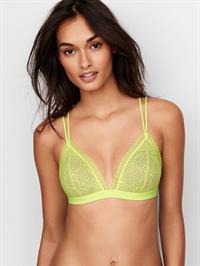 Gizele Oliveira in lingerie