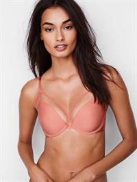 Gizele Oliveira in lingerie