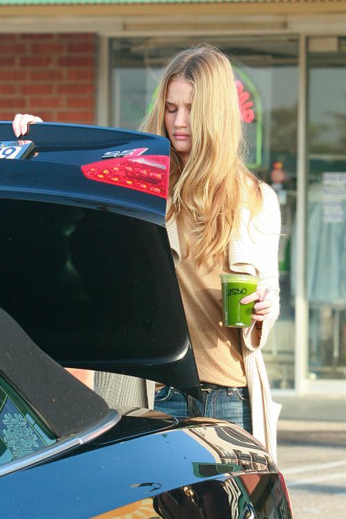 Rosie Huntington-Whiteley Whole Foods in Hollywood - November 3, 2012