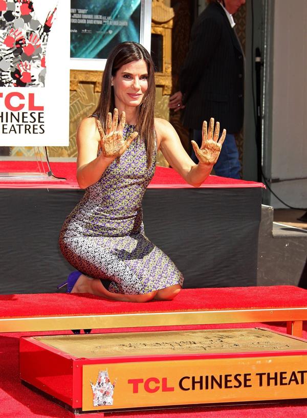 Sandra Bullock Immortalizal with hand and footprint Ceremony in Hollywood 25.09.13 