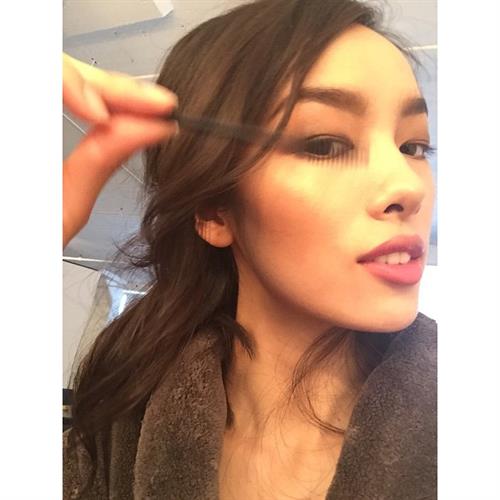 Fei Fei Sun taking a selfie