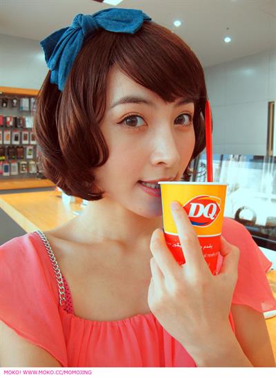 He Jing taking a selfie