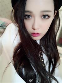 Huang Yi Lin taking a selfie