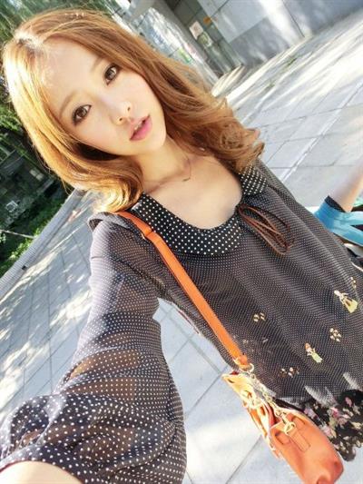 Huang Yi Lin taking a selfie