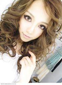 Huang Yi Lin taking a selfie