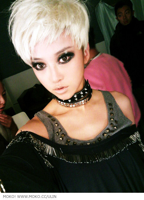 Huang Yi Lin taking a selfie