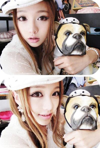 Huang Yi Lin taking a selfie