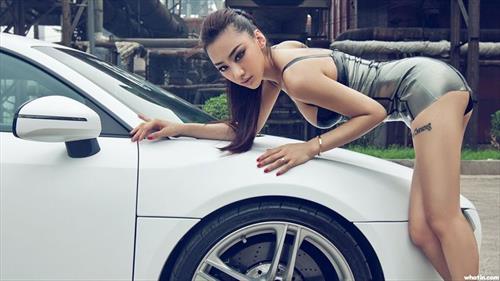 Jin Mei Xin in lingerie