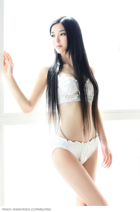 Li Ying Zhi in lingerie