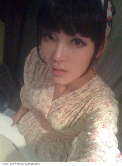 Li Ying Zhi taking a selfie