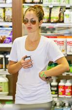 Minka Kelly at Earthbar in West Hollywood 11/9/12