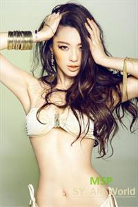 Sheng Xin Ran in a bikini