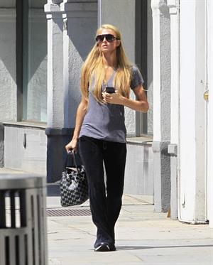 Paris Hilton - out in Beverly Hills August 30, 2013