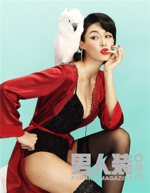 Zhang Lanxin in lingerie