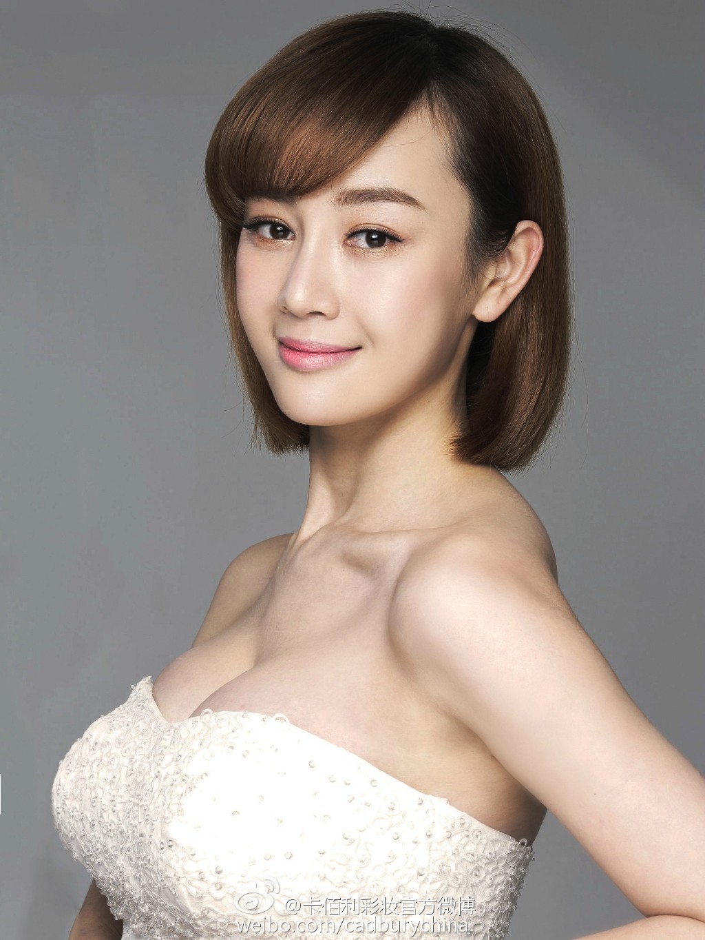 Улыбка Чжан Мэнъэр, придающая ей неповторимый шарм и очарование